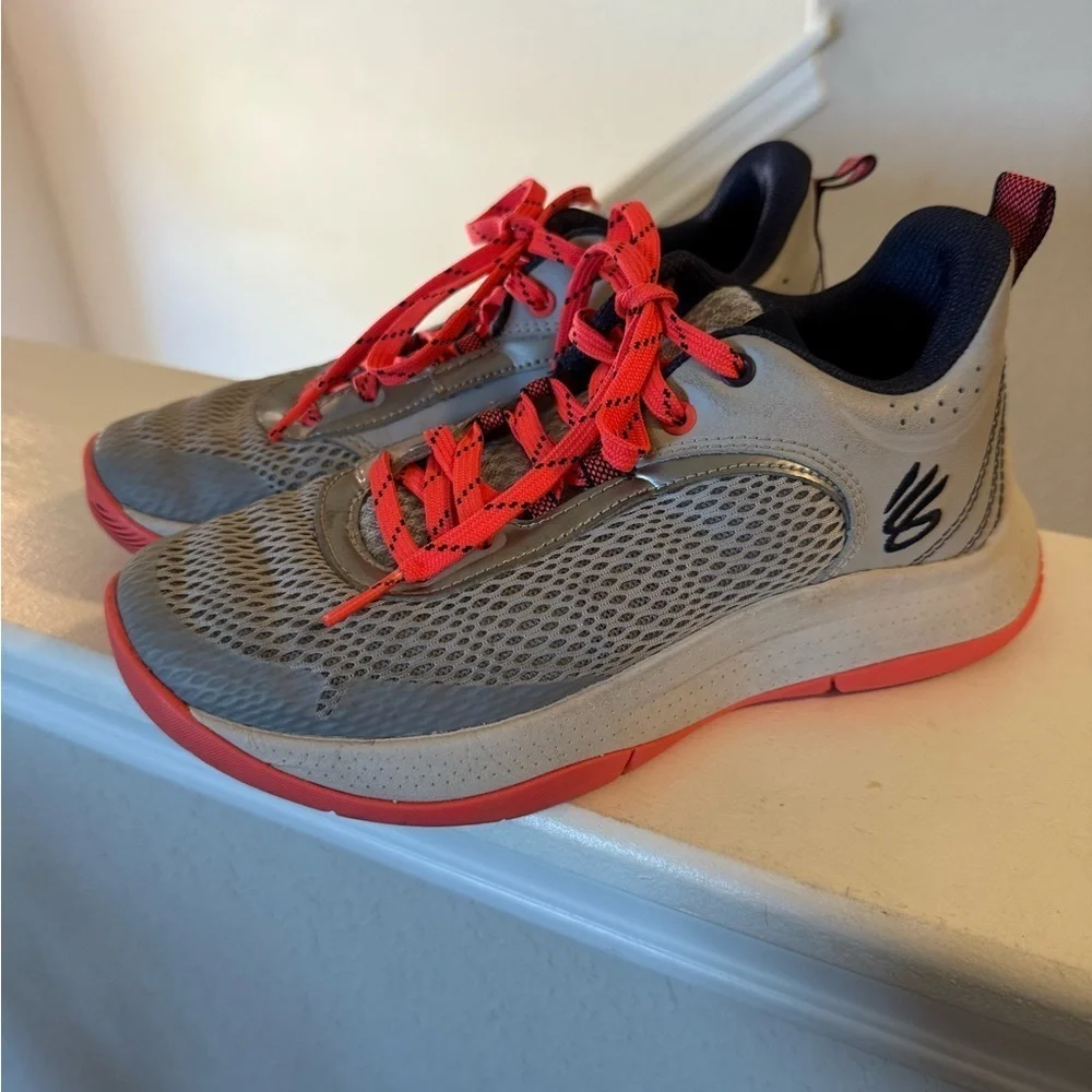 Under Armour Curry GS 3Z6 Big Kids Size 4.5